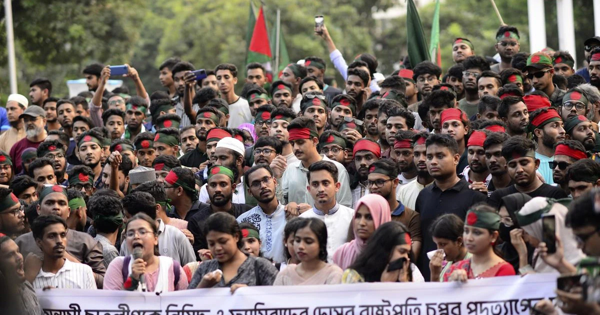 बंगलादेशमा राष्ट्रपतिको राजीनामा माग, प्रदर्शनकारीले कब्जा गरे राष्ट्रपति भवन
