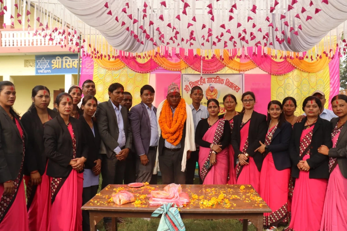 ४० वर्ष अध्यापन गरेका शिक्षक दुधनाथ कुँवरले लिए अवकाश, सिक्टहन माविले गर्यो विदाई