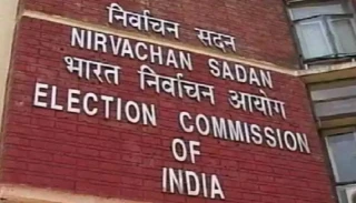 दिल्ली विधानसभा निर्वाचन : आम आदमी पार्टिबाट केजरिवललाइ बनाइयो उमेदवार
