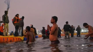 आज सोमबारे औँसी, बिहानै नबोली स्नान गरिँदै