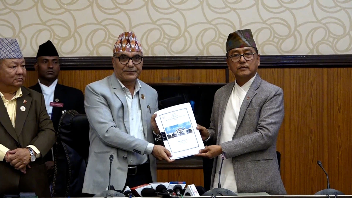 पोखरा विमानस्थलको अनियमितताबारे ३८ पृष्ठको प्रतिवेदन बुझाइयो