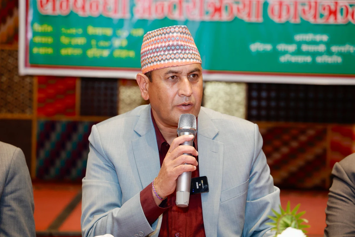 चित्रबहादुर केसीको प्रश्न : पैसा कमाएका कारणले वंशजको नागरिकता पाइन्छ ?