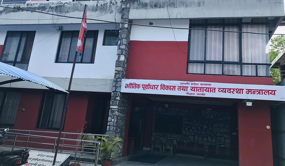 ‘राइड सेयरिङ’ सञ्चालन गर्ने गण्डकी सरकारको नियमावलीविरुद्ध यातायात व्यवसायी सडकमा