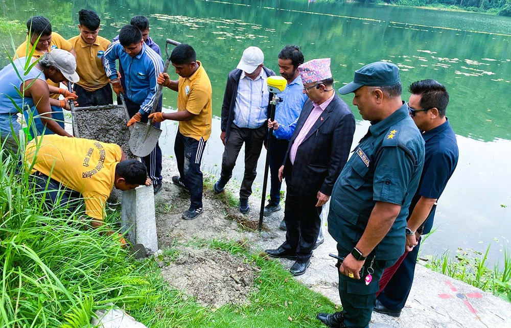 फेवा तालको ताल बाराही मन्दिरमा क्षमा पुजा