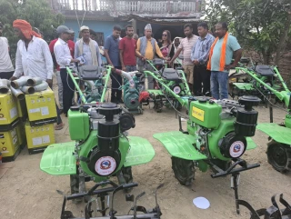 देवदह १२ का कृषकलाई अनुदानमा कृषि औजार