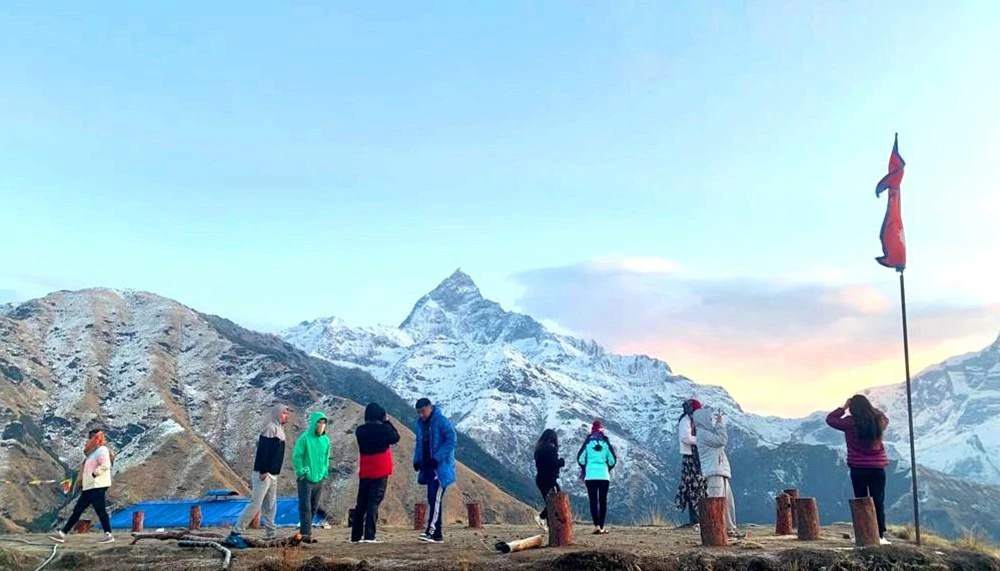 देउसी भैलोमा मस्त पर्यटक