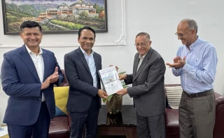 बैंकिङ क्षेत्र सुधार सुझाव कार्यदलले गभर्नरलाई बुझायो अन्तिम प्रतिवेदन