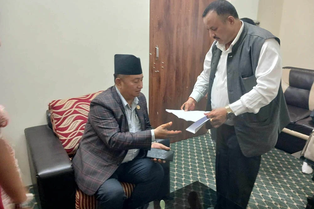 देवदह नगर सभापति भुर्तेल पुनः कांग्रेसमै, १२ घण्टा नबित्दै फिर्ता लिए राजीनामा