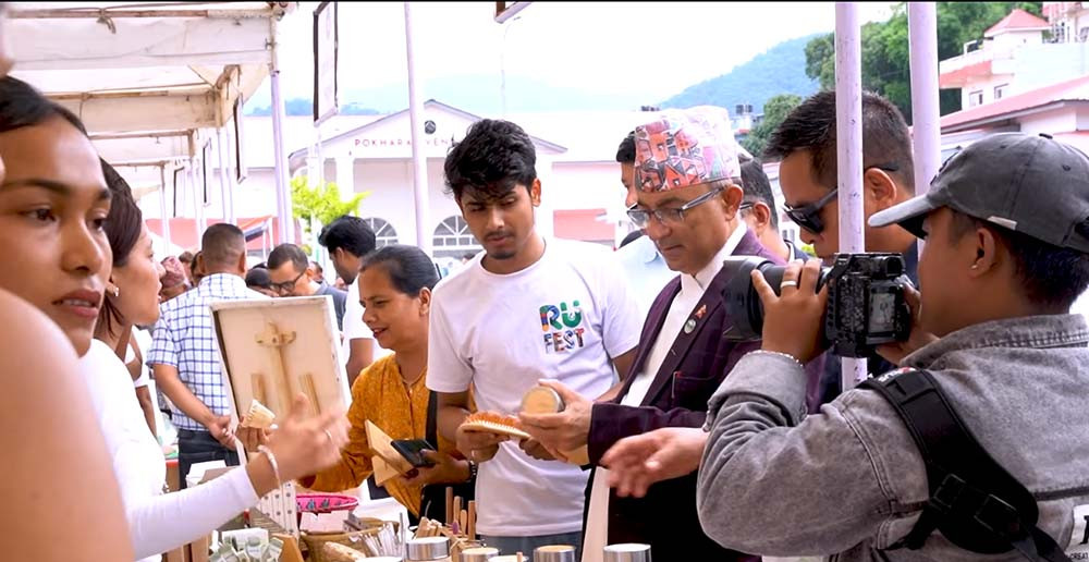 जीर्ण फ्लेक्स र साइनबोर्ड सात दिनभित्र हटाउन पोखरा महानगरको निर्देशन