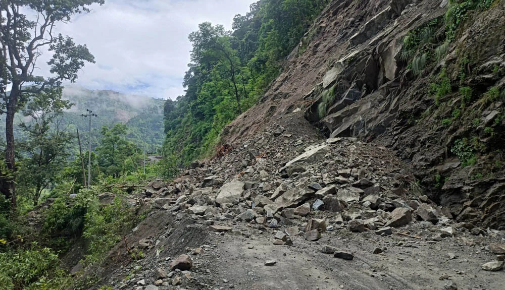 हाल अवरुद्ध छन् देशका यी सडक खण्ड (सूचीसहित)