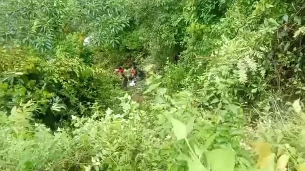 हलेसीबाट तिर्थालु बोकेर फर्किँदै गरेको विङ्गर दुर्घटना, १८ जना घाइते