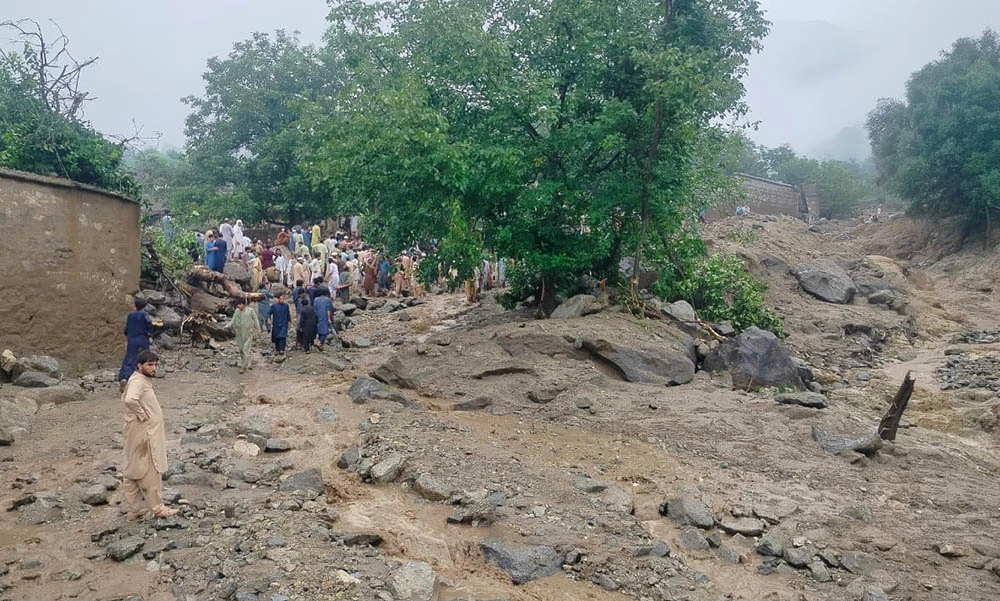 पाकिस्तानमा बाढीबाट ४८ घण्टामा ३४० भन्दाबढीको मृत्यु