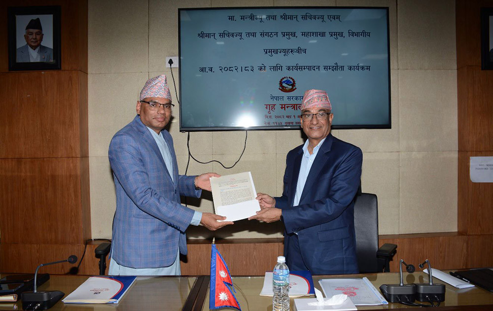 नागरिकलाई थप सुविधा हुने गरी काम गर्न मातहतका कर्मचारीलाई गृहमन्त्री लेखको निर्देशन