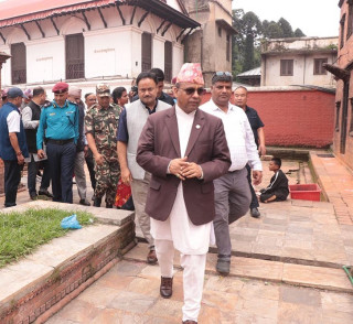 पशुपतिनाथ मन्दिर परिसरमा संस्कृतिमन्त्री पाण्डे