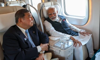 जापानी प्रधानमन्त्रीसँग बुलेट ट्रेनको यात्रामा मोदी