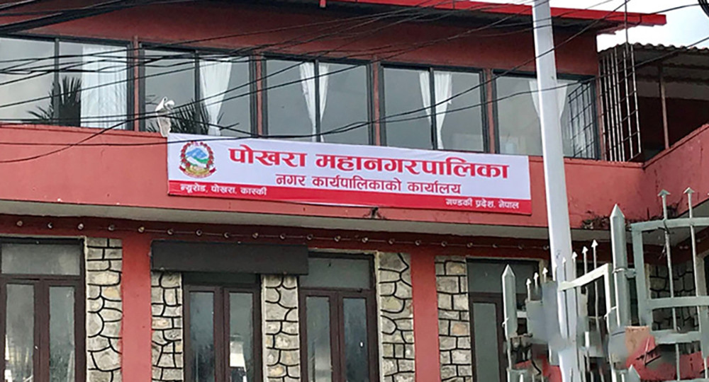 जीर्ण फ्लेक्स र साइनबोर्ड सात दिनभित्र हटाउन पोखरा महानगरको निर्देशन