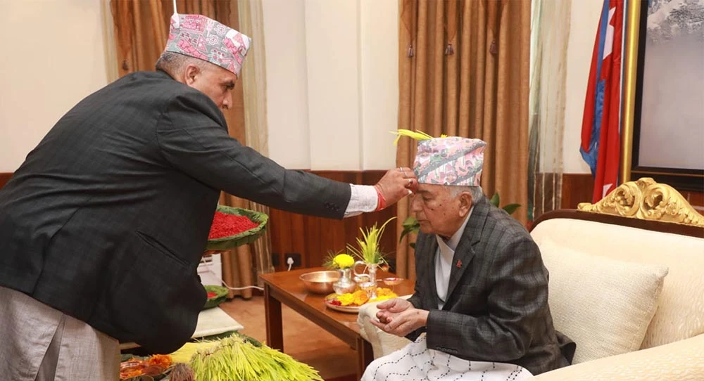 आज विजया दशमी, मान्यजनको हातबाट टीका र जमरा लगाएर मनाइदै
