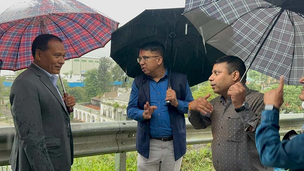 स्थानीयका माग १५ दिनमा पुरा गर्ने मन्त्री घिसिङको प्रतिबद्धता : फोहोरको अवरोध खुल्यो