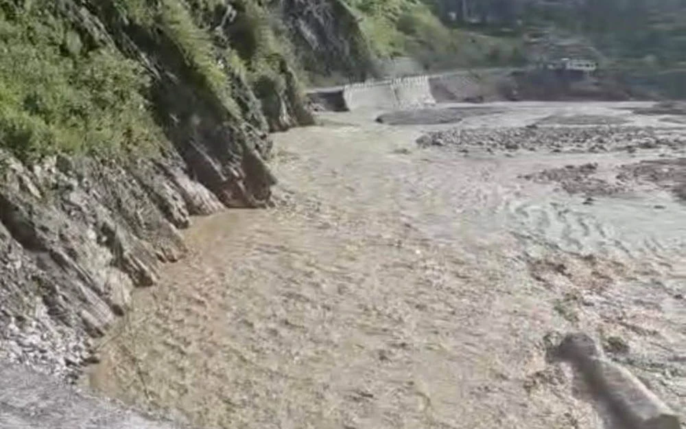 बाढीपहिरोबाट क्षति पुगेका सडकको पुनर्निर्माणमा १२ अर्ब लाग्ने अनुमान