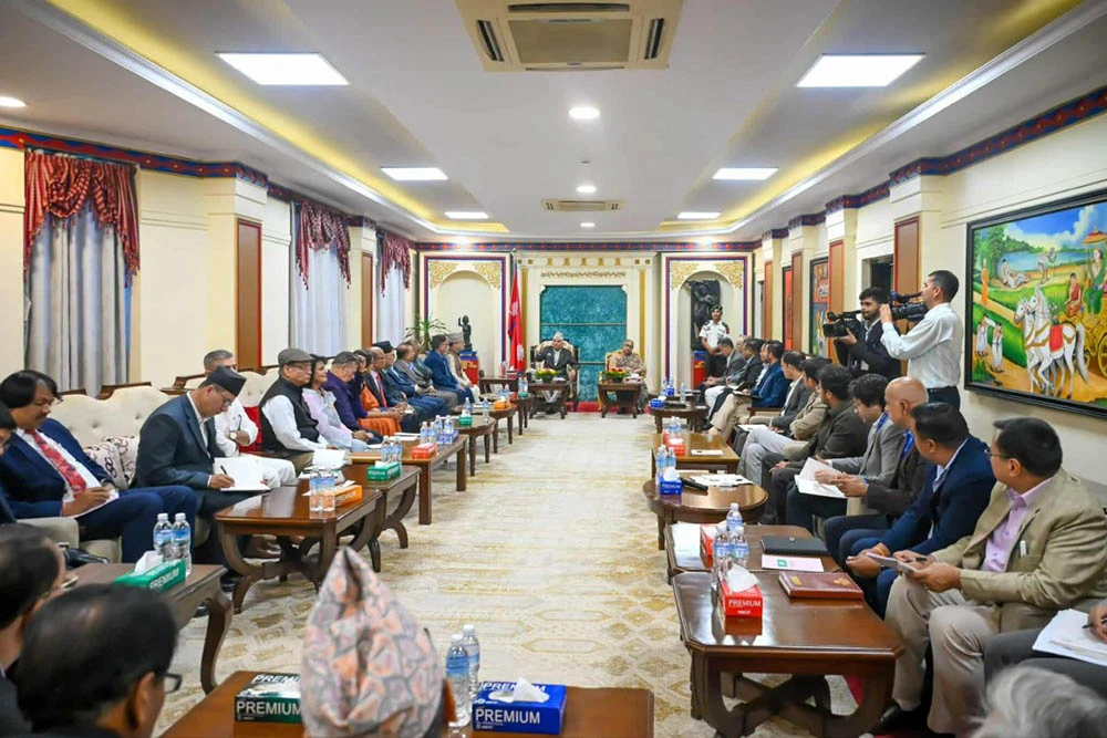 राष्ट्रपति पौडेलसँग पुर्व प्रधनामन्त्री खनालको भेटवार्ता