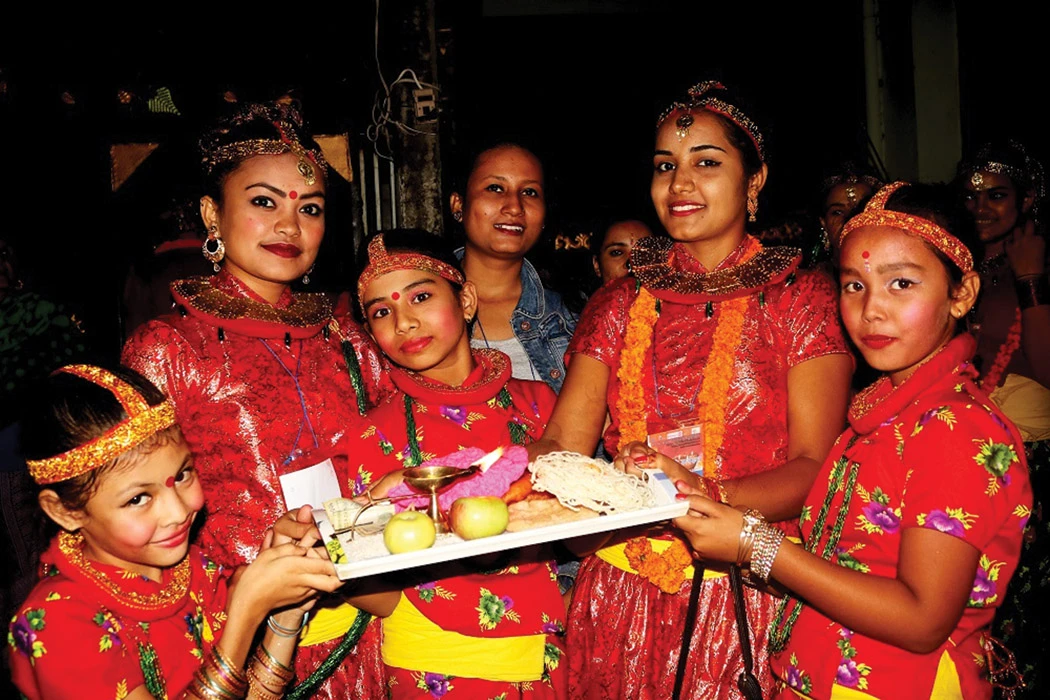  दुर्गेश थापाले ल्याए देउसी भैलो (भिडियो सहित)