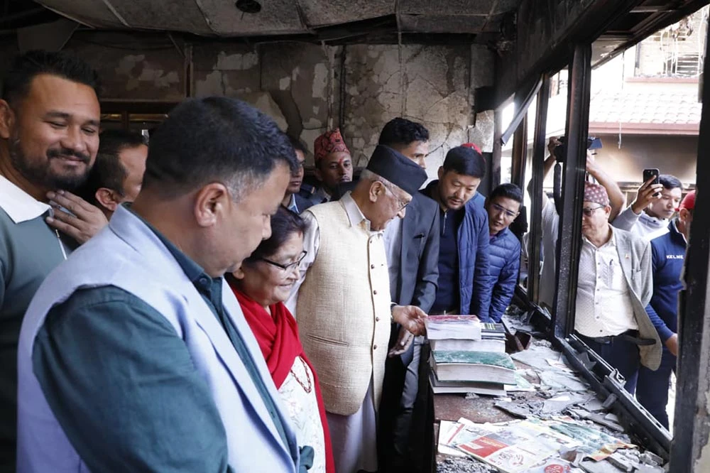 आगजनी भएको बालकोट निवास पुगे ओली
