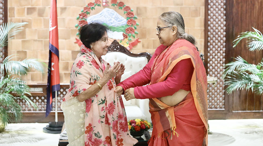प्रधानमन्त्री कार्कीद्वारा सामुहिक भाइटिका लगाइदिने अञ्जली मास्के सम्मानित
