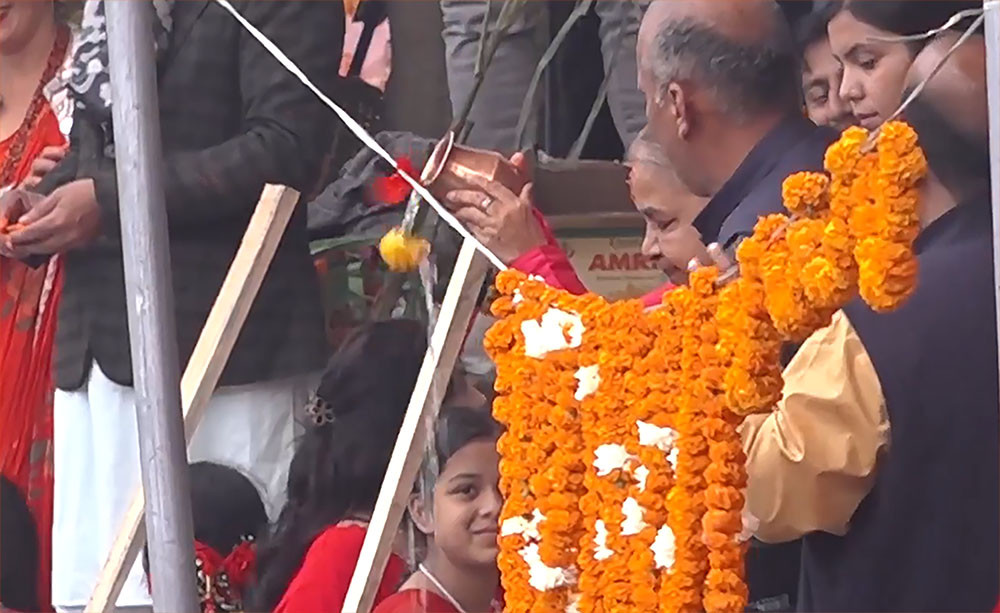 प्रधानमन्त्री कार्की कमलपोखरीमा छठ पूजामा सरिक