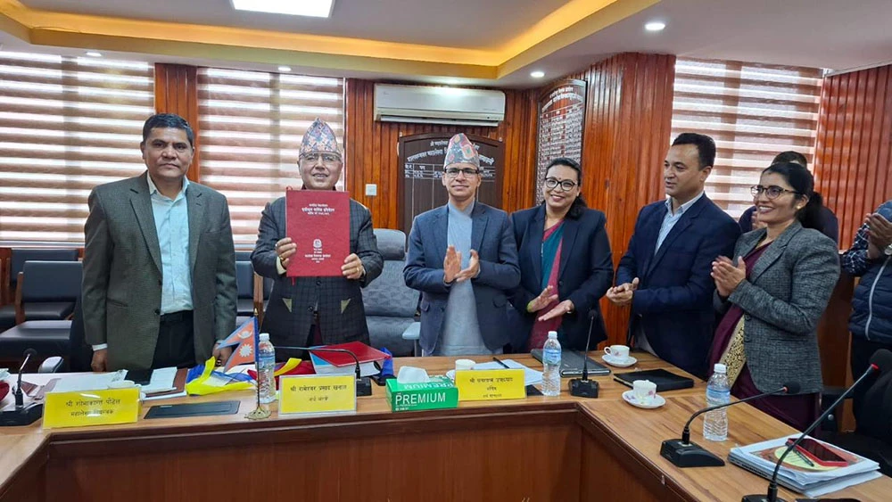 गत आर्थिक बर्षमा सरकारको सञ्चित कोष १ खर्ब ९६ अर्ब ३४ करोड ५९ लाखले ऋणात्मक