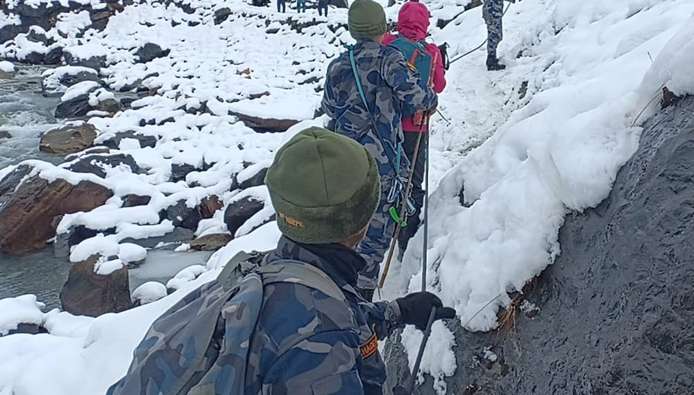 देउसी भैलोमा मस्त पर्यटक