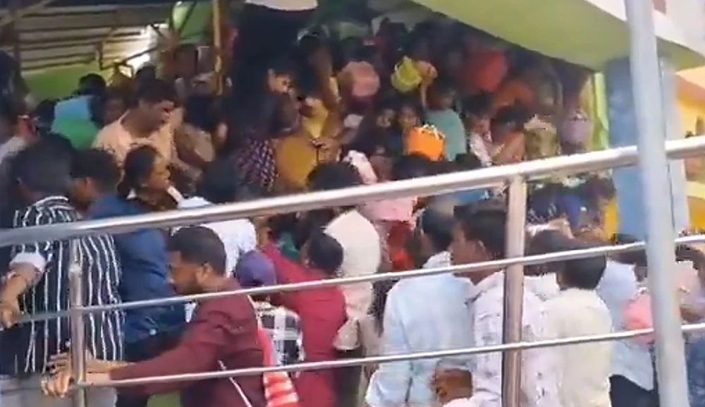 भारतको आन्ध्र प्रदेशस्थित मन्दिरमा भागदौड, सात जनाको मृत्यु