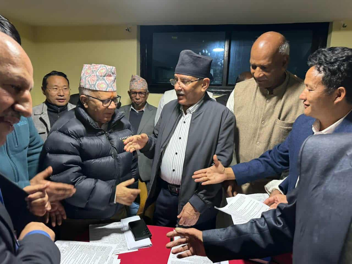 मोर्चा बनाएर एउटै चिन्हमा चुनाव लड्न प्रचण्डलाई बाबुरामको प्रस्ताव