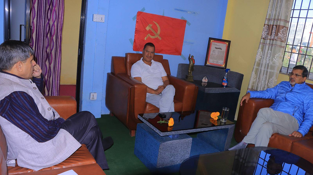 माओवादी एकतामा देखिएको गतिरोध अन्त्यको प्रयास सुरु : विप्लप निवासमा प्रचण्ड