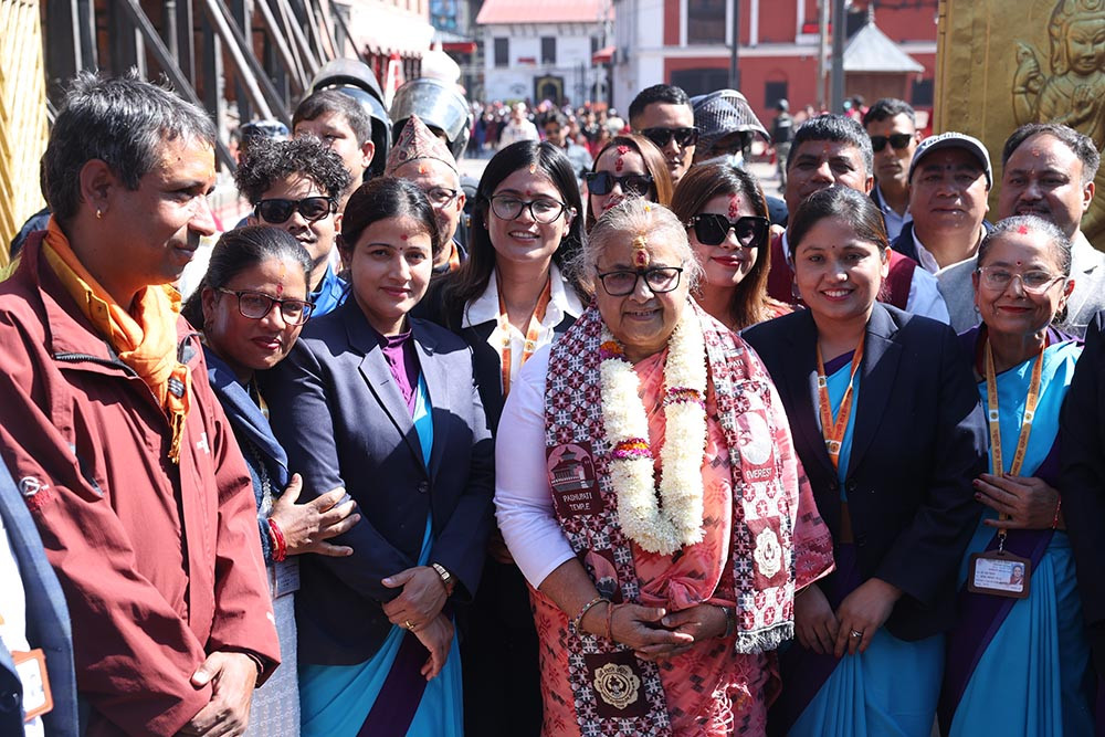 प्रधानमन्त्री कार्कीबाट पशुपतिनाथको दर्शन