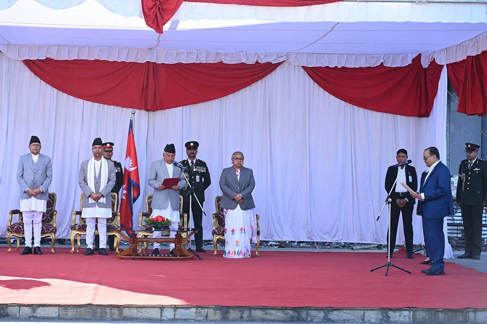 मधेश प्रदेश प्रमुखमा सुरेन्द्र लाभ कर्णले लिए पद तथा गोपनियताको लिए शपथ