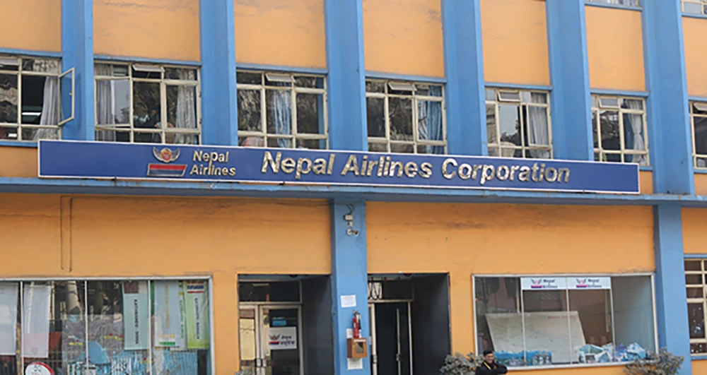झन्डै आकाशमा ठोक्किएका थिए नेपाल एयरलाइन्स र एयर इन्डियाका जहाज, दुई एयर ट्राफिक कन्ट्रोलर कारबाहीमा