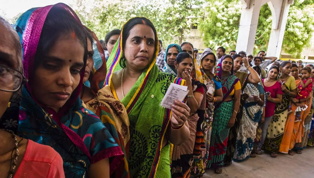 बिहारमा १९५१ पछिकै उच्च मतदान, पुरुषभन्दा बढी महिलाले दिए भोट
