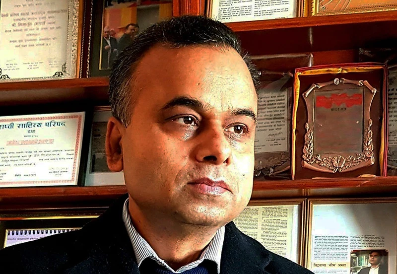 'प्रेमी-प्रेमिका जिस्के जसरी संविधानको अनादर गरि सपथ लिईनु अपराध हो' - डा. आचार्य 