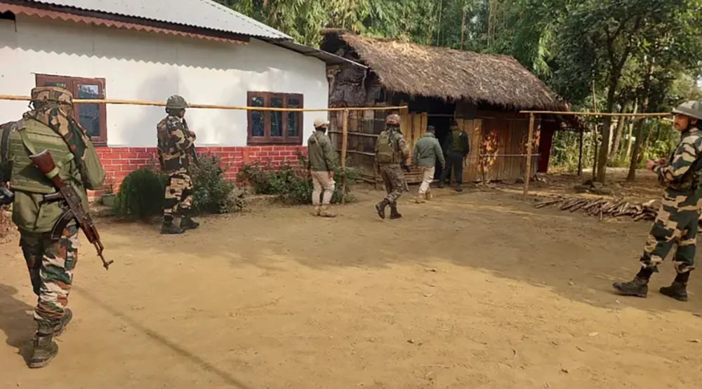 भारतको मणिपुरबाट विस्फोटक पदार्थ र हतियारसहित ११ जना पक्राउ