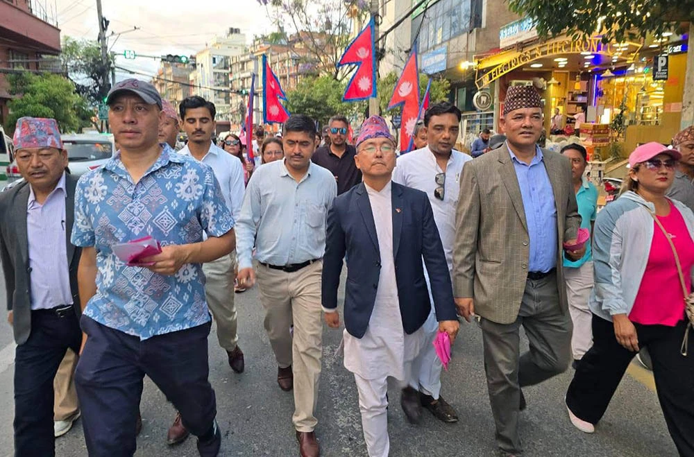 राप्रपाले आज रत्नपार्कमा प्रदर्शन गर्दै