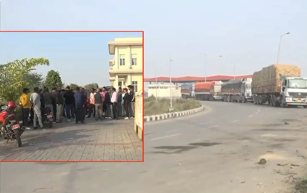 रुपन्देहीमा भन्सार छलेर नेपाल ल्याउँदै गरेको ३५ थान आईफोन र मोटरसाइकलसहित एक पक्राउ