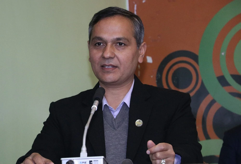 निर्वाचित सरकारलाई जिम्मेवारी हस्तान्तरण गर्नेगरी अघि बढिरहेका छौं : गृहमन्त्री