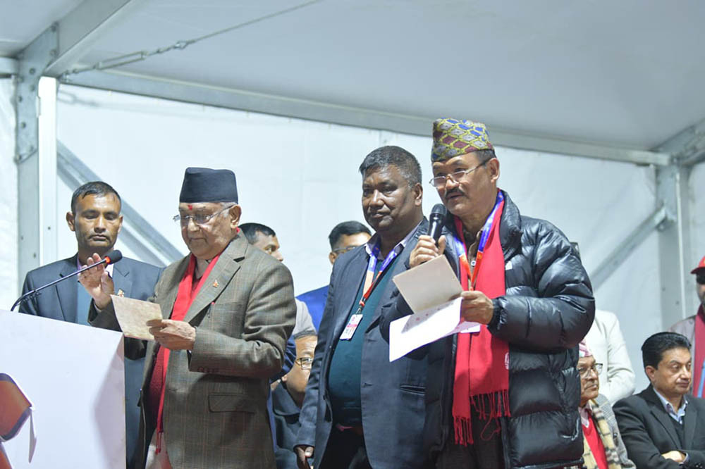 एमाले अध्यक्ष ओलीसहित पदाधिकारी र केन्द्रीय सदस्यले लिए शपथ