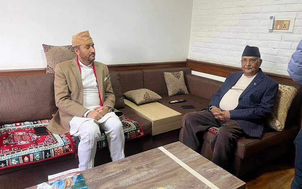 सञ्चारमन्त्री खरेल र एमाले अध्यक्ष ओली बिच भेटवार्ता