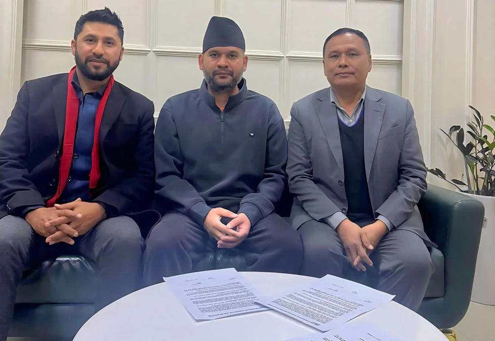 कुलमानलाई उपसभापति बनाउदै उज्यालो नेपाल पार्टी रास्वपामा विलय