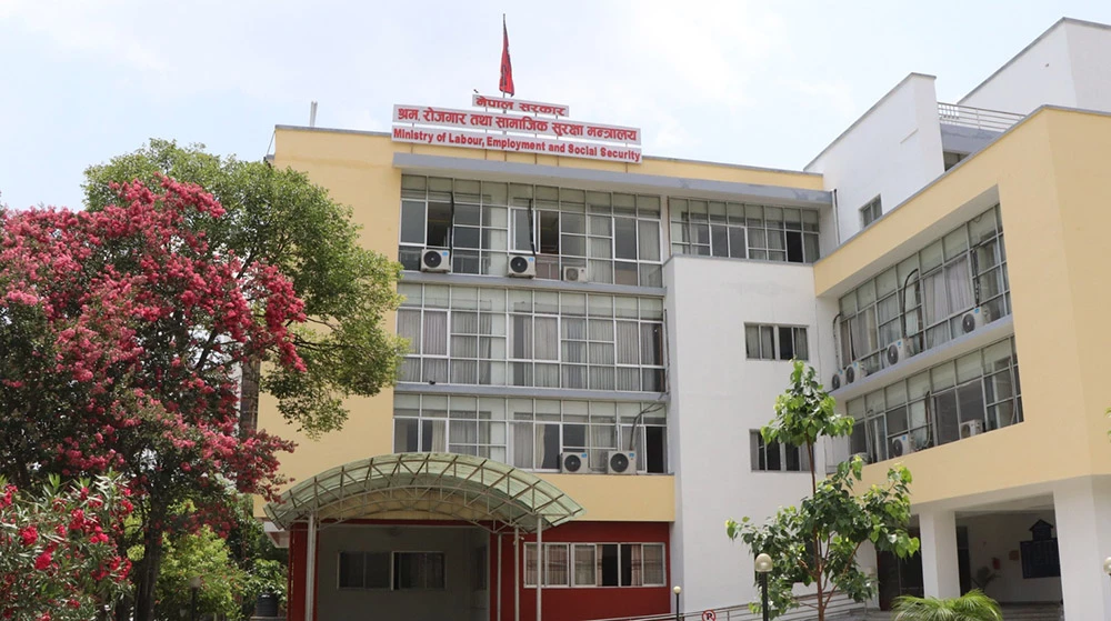 इराकमा नयाँ श्रमिक पठाउन स्वीकृति नदिएको श्रम मन्त्रालयको स्पष्टोक्ति