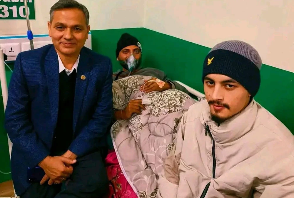 सरकारसँग डा. निकोलस भुसाल र हरिश विष्टको ६ बुँदे सहमति :  अनसन तोडियो