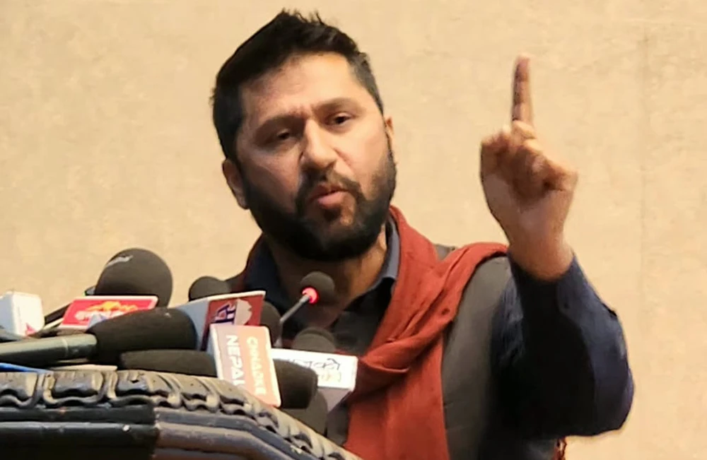 आगामी बर्षको बजेट लेख्न सुरु गर्न डा. स्वर्णिम वाग्लेलाई रवि लामिछानेको  निर्देशन  !