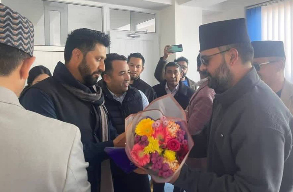 बालेन शाह रास्वपाको केन्द्रीय कार्यालयमा