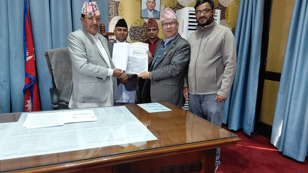 नेकपाले निर्वाचन आयोगमा बुझायो चुनावी प्रतिबद्धता पत्र